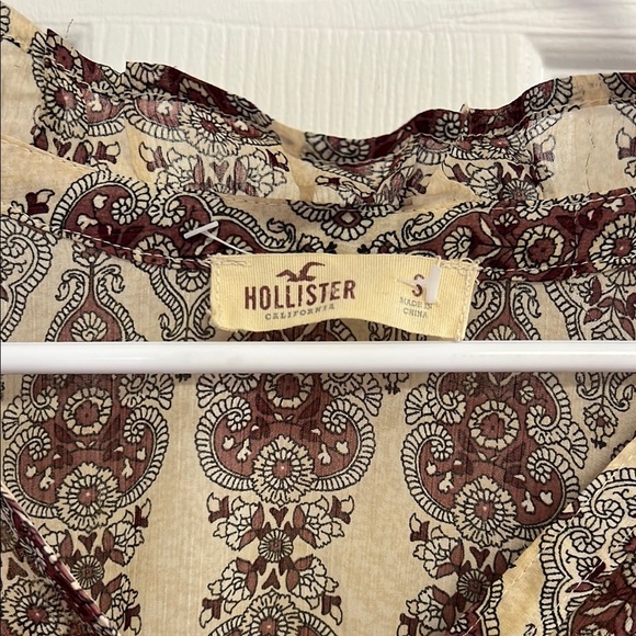 Hollister NWOT Elegant Paisley Print Blouse - Picture 2 of 4